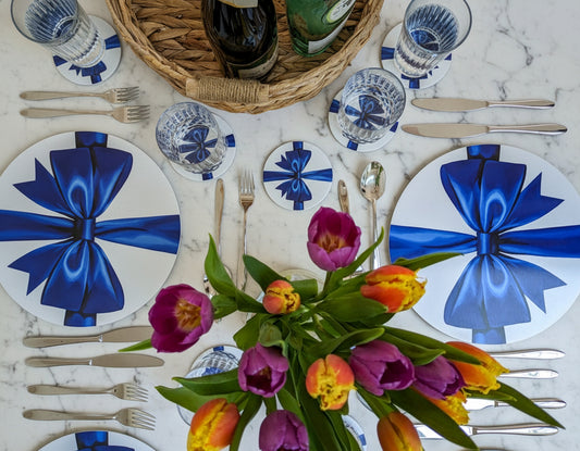 Overview of satin blue ribbon tableware