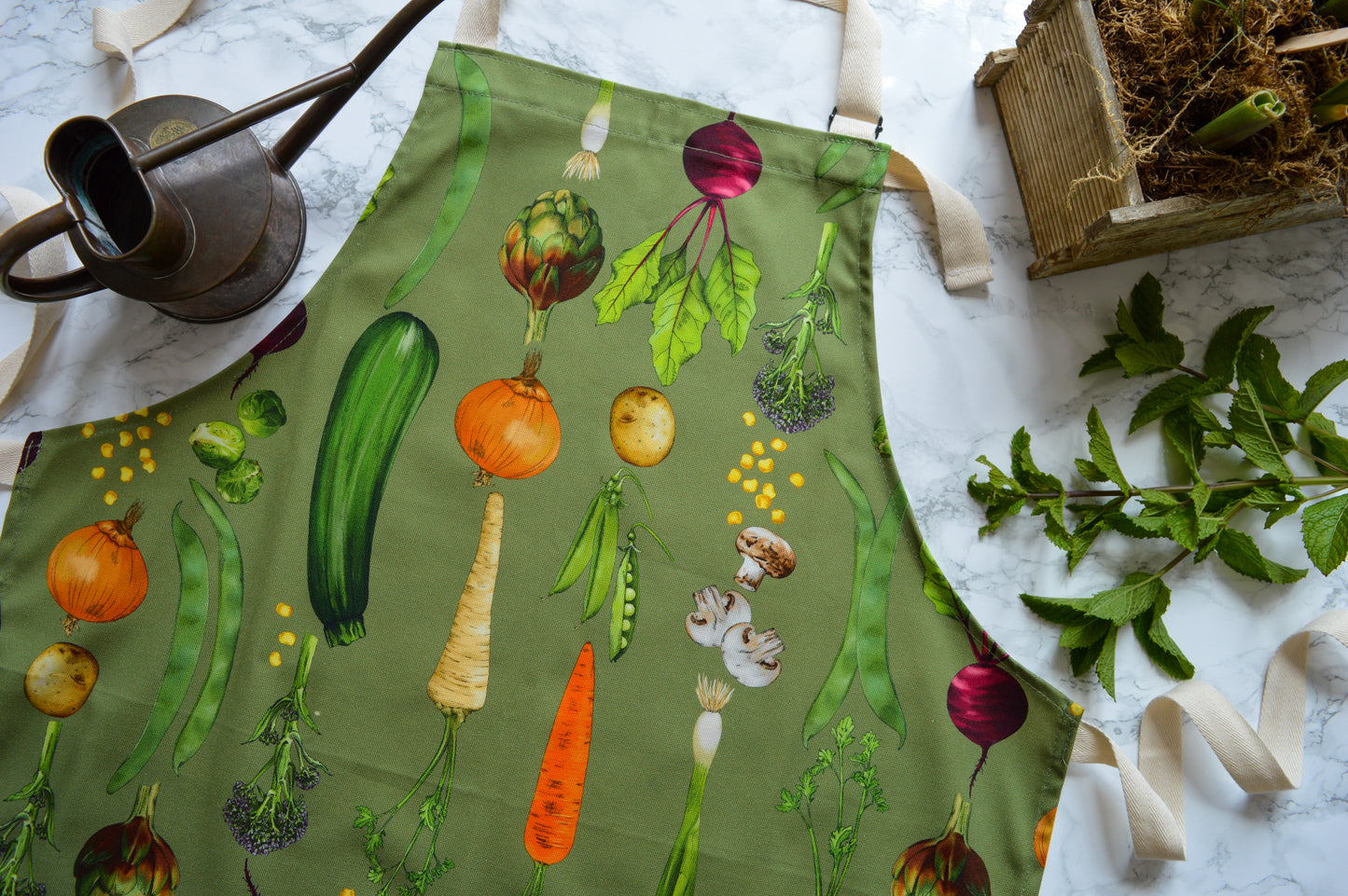 Planting or kitchen apron, vegetable design